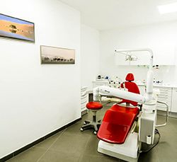 Clínica Dental Lorente Monge consultorio rojo